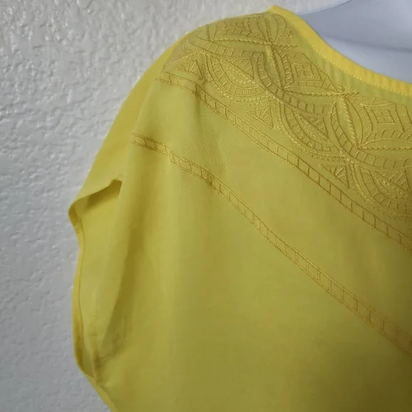 Banana Republic Embroidered Top Women’s Size Medium Yellow - Picture 4 of 7